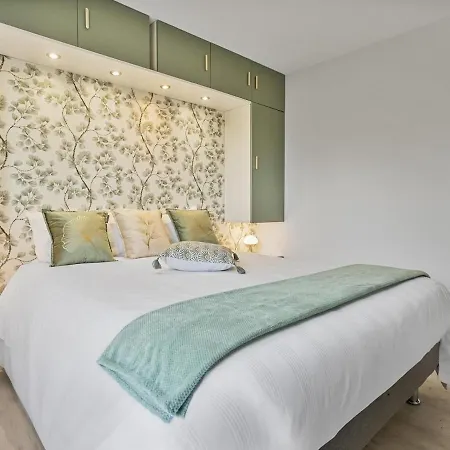 4 Etoiles - Vue - 2 - Parking - Piscine