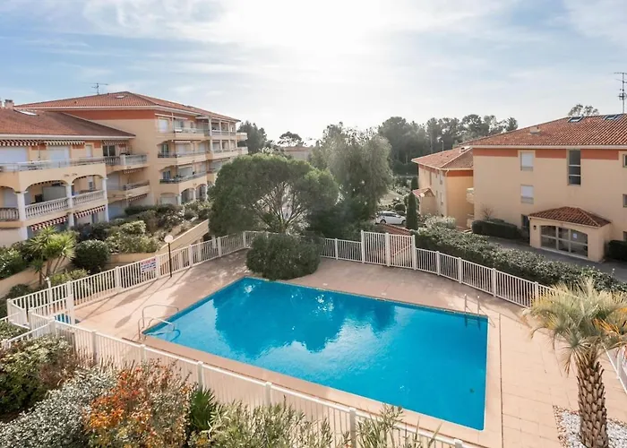 4 Etoiles - Vue - 2 - Parking - Piscine
