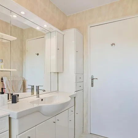 4 Etoiles - Vue - 2 - Parking - Piscine