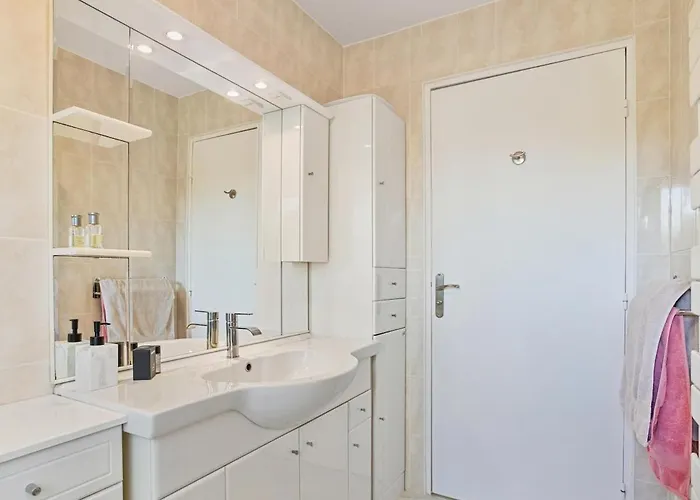 4 Etoiles - Vue - 2 - Parking - Piscine